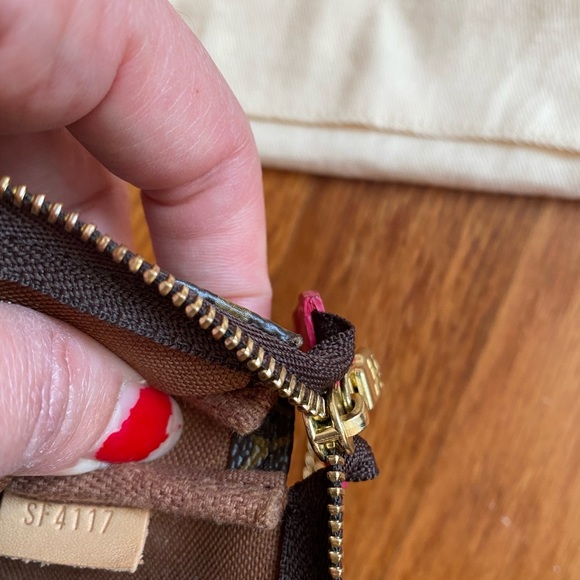 Louis Vuitton min Pochette - Picture 4 of 8